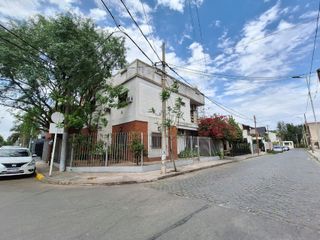 Venta de Casa 5 amb, Cochera Zona Ward V.Sarmiento