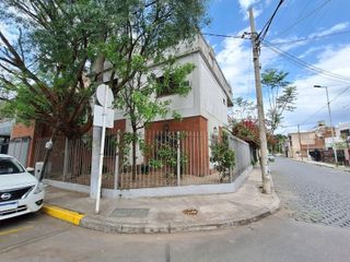 Venta de Casa 5 amb, Cochera Zona Ward V.Sarmiento