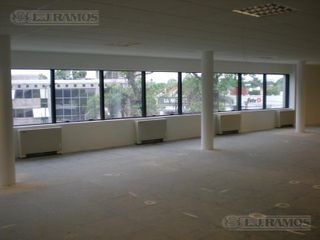 Alquiler de oficina de 134 m2 en Lomas de San Isidro