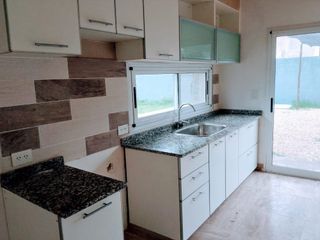 Casa en venta - 2 Dormitorios 2 Baños - Cochera - 420Mts2 - San Vicente