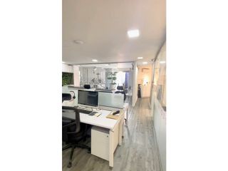 Foto 2 de VENTA OFICINA RENTANDO EN LA TRANSVERSAL INFERIOR EL POBLADO MEDELLN