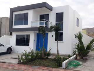 Foto 1 de CASA EN VENTA 4 DORMITORIOS EN URB. COSTA AL SUR DE MANTA