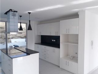 Foto 3 de CASA EN VENTA 4 DORMITORIOS EN URB. COSTA AL SUR DE MANTA