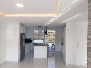 Foto 2 de CASA EN VENTA 4 DORMITORIOS EN URB. COSTA AL SUR DE MANTA