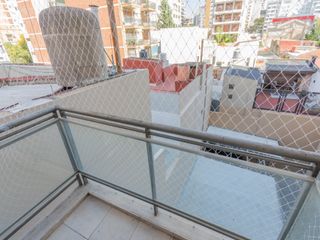 Alquiler departamento- V. Urquiza -3 amb. balcón.
