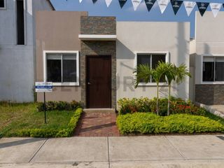 Casas de Estreno en Venta en Urbanización Paseo del Sol, Vía a la Costa