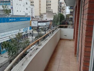 San Martin Ctro. dpto. 2 ambientes con balcon a la Calle