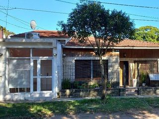 Casa en venta - 3 Dormitorios 3 Baños - Cochera - 275Mts2 - Santa Teresita