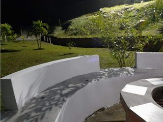 Maat vende Casa Campestre vereda Ventanas-Villeta 5.045m2 $630Millones