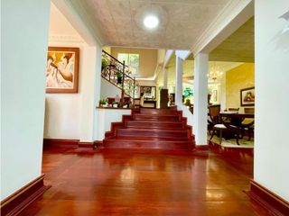 Warm and beautiful house- with great location in El Poblado!