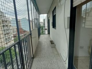 Av La Plata 500 departamento 3 ambientes con balcón. Caballito