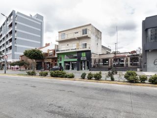 Alquiler de local comercial de 242 m2 en pleno centro de Berazategui