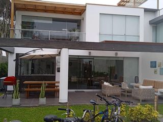 Moderna casa en  exclusivo condominio playa Las Totoritas