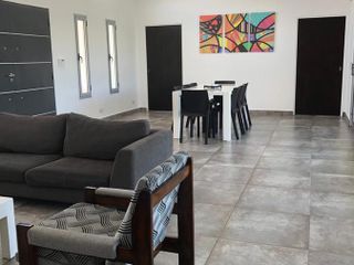 Casa de 4 ambientes en alquiler temporario en Barrio Cerrado San Rafael