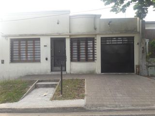 Casa en alquiler en La Plata - Dacal Bienes Raíces