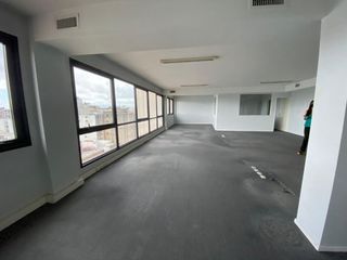 Semi piso de oficinas - Zona UADE - 129 m2 - 1 cochera - Seg. 24hs