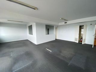Semi piso de oficinas - Zona UADE - 129 m2 - 1 cochera - Seg. 24hs