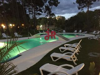 CODIGO 223 - DEPARTAMENTO EN ALQUILER TEMPORARIO - PINAMAR CON PILETA Y PARRILLA