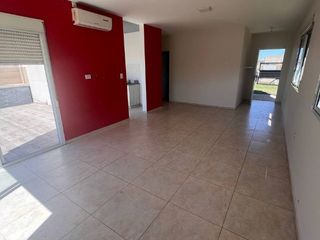 Foto 3 de Casa en venta de 2 dormitorios en Las Cañitas II con pileta