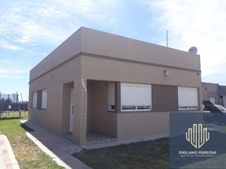 Foto 1 de Casa en venta de 2 dormitorios en Las Cañitas II con pileta