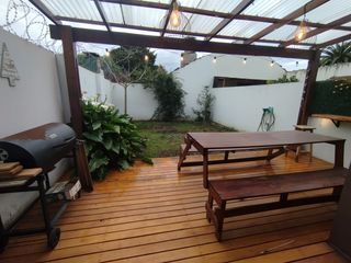 Venta Impecable Dúplex 3 ambientes con patio y cochera. Punta Mogotes