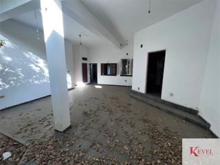 Casa en venta de 5 dormitorios c/ cochera en Otros Barrios