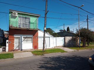 Casa en block venta de 5 dormitorios c/ cochera en Los Polvorines