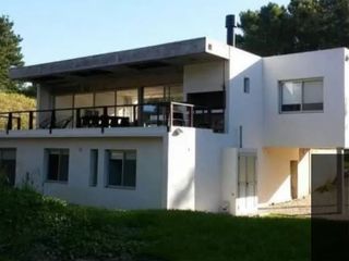 Casa en venta de 5 dormitorios c/ cochera en Costa Esmeralda Deportiva