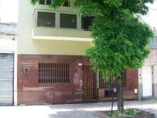 Casa de 4 ambientes en Venta en Mataderos