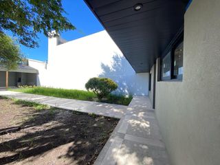 VENTA casa Villa Primera Mar del Plata 3 ambientes con garaje, patio y quincho.