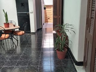 Sobre Lote Propio De 8,66 X 19,63 Hermosa Casa En Inmejorable Zona De Mataderos