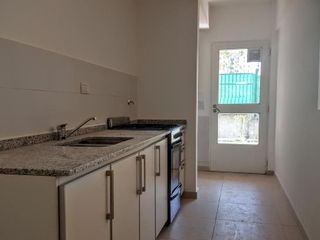 Departamento en venta de 2 dormitorios c/cochera en Complejo Sucre San Isidro
