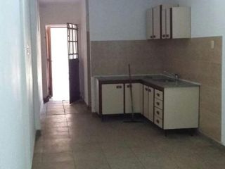 Casa en venta - 2 Dormitorios 3 Baños - Locales - Cocheras - 300Mts2 - Mariano Acosta, Merlo