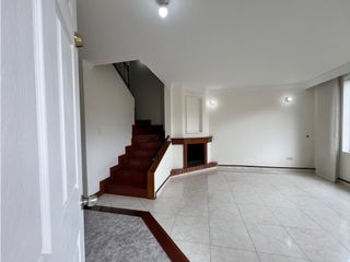 Arriendo hermosa casa en Chía, San Sebastián, 3 pisos parqueadero doble
