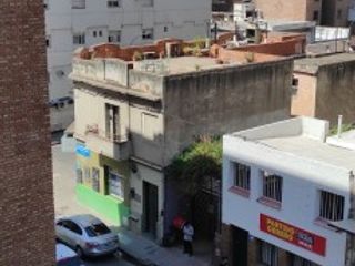 Departamento en Alquiler con balcon sobre calle Caseros 926