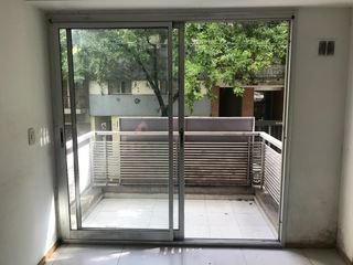 ALMAGRO - Dos ambientes al frente con balcon, cocina integrada y dos baños!