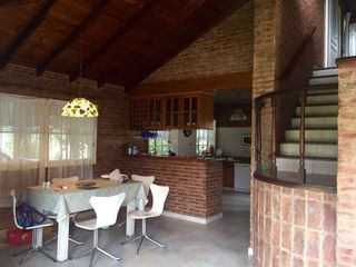 Alquiler Temporal Casa 5 Ambientes con Piscina en Club Privado Loma Verde Escobar
