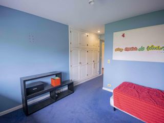 Espectacular casa de 4 ambientes   playroom y dependencia de servicio en alquiler, en Acassuso.