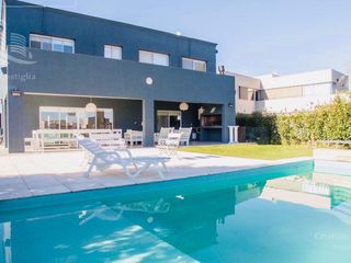 Foto 1 de Venta - Casa 6 amb - San Gabriel, Villanueva