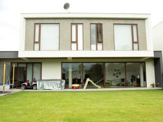 Casa de venta en Cumbayá, sector Colegio Alemán.  Moderna, excelentes acabados