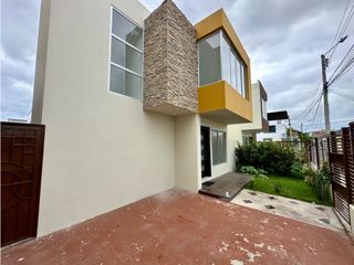 Foto 1 de CASA EN ALQUILER  A ESTRENAR EN URBANIZACIÓN MANTA 2000, SUR DE MANTA