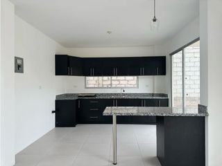 Foto 6 de CASA EN ALQUILER  A ESTRENAR EN URBANIZACIÓN MANTA 2000, SUR DE MANTA