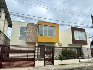 Foto 2 de CASA EN ALQUILER  A ESTRENAR EN URBANIZACIÓN MANTA 2000, SUR DE MANTA