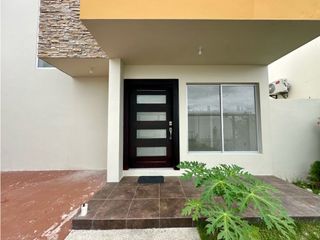 Foto 3 de CASA EN ALQUILER  A ESTRENAR EN URBANIZACIÓN MANTA 2000, SUR DE MANTA