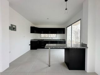 Foto 5 de CASA EN ALQUILER  A ESTRENAR EN URBANIZACIÓN MANTA 2000, SUR DE MANTA