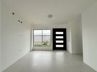 Foto 4 de CASA EN ALQUILER  A ESTRENAR EN URBANIZACIÓN MANTA 2000, SUR DE MANTA