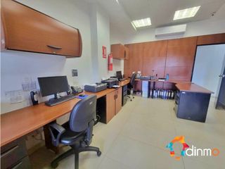 Oficina en Venta Cumbaya Site Center con divisiones y mobiliario