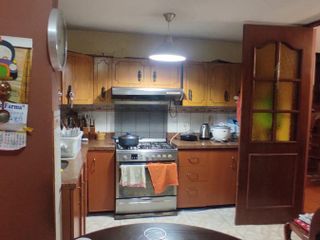 Se vende linda casa a espaldas del colegio claretiano