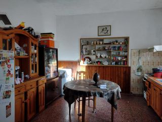 Casa en venta - 2 Dormitorios 1 Baño - 221,26Mts2 - Berazategui
