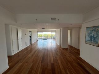 Departamento de 3 dormitorios en alquiler en Marinas Golf, vista al rio, amenities completas